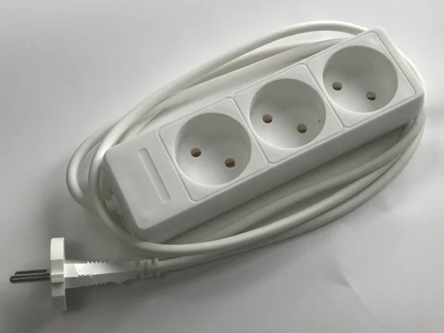 Удлинитель без заземления 3 гнезда 10 метров 10А, 2х1,5мм2 ПВС белый Россия СТАНДАРТ