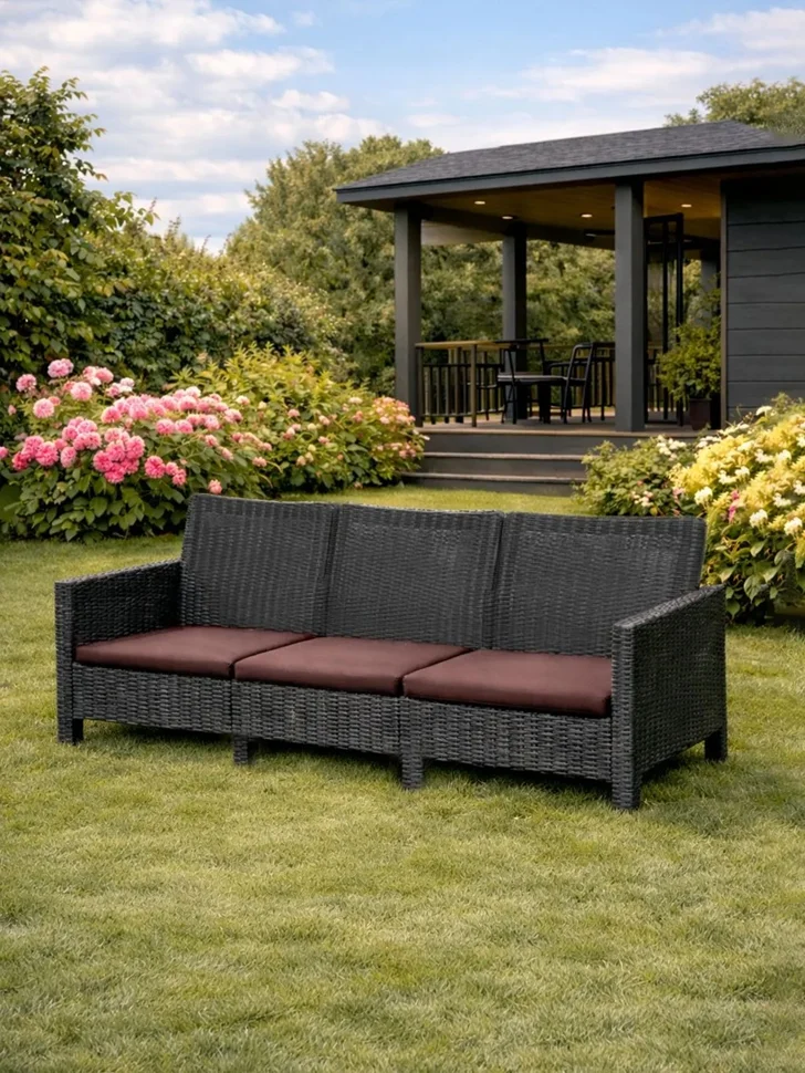 Диван трехместный садовый "СадКо" темно-серый, под ротанг с коричневой подушкой