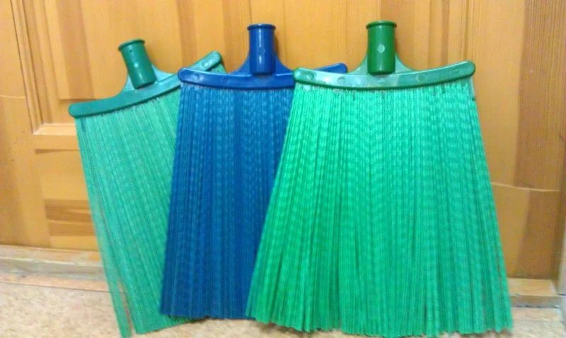 Метла синтетическая "Плоская" большая, без черенка Метла синтетическая "Плоская" большая, без черенка