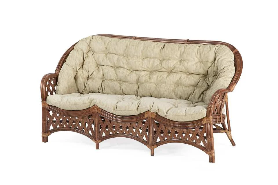 Диван 3-х местный Черчилль с бежевой подушкой, миндаль матовый