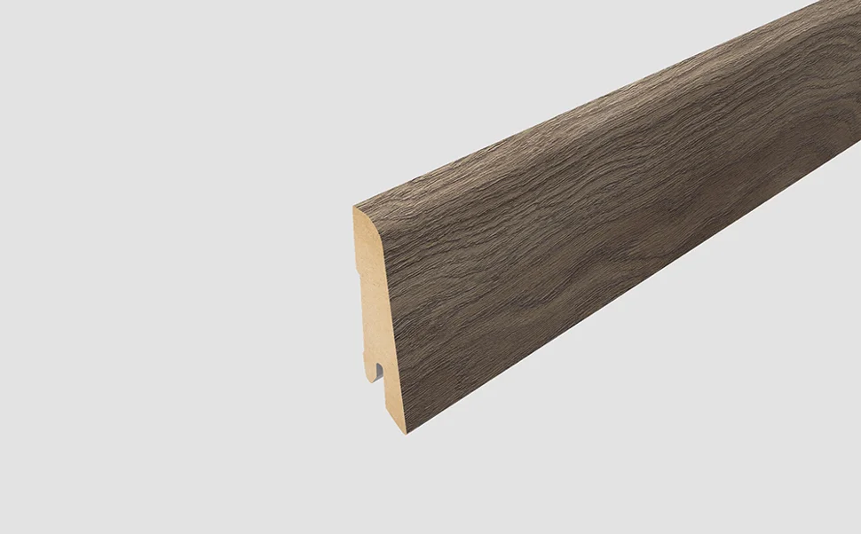 Плинтус ламинированный EGGER L586 Дуб Сория Коричневый EPL181 60*17*2400мм