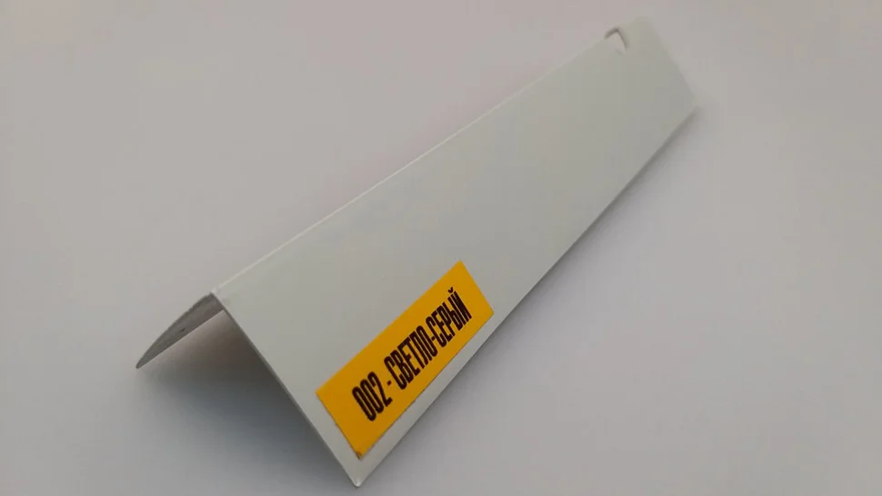 Угол ПВХ Идеал цветной однотонный 20*20, 2,7м Светло-серый 002