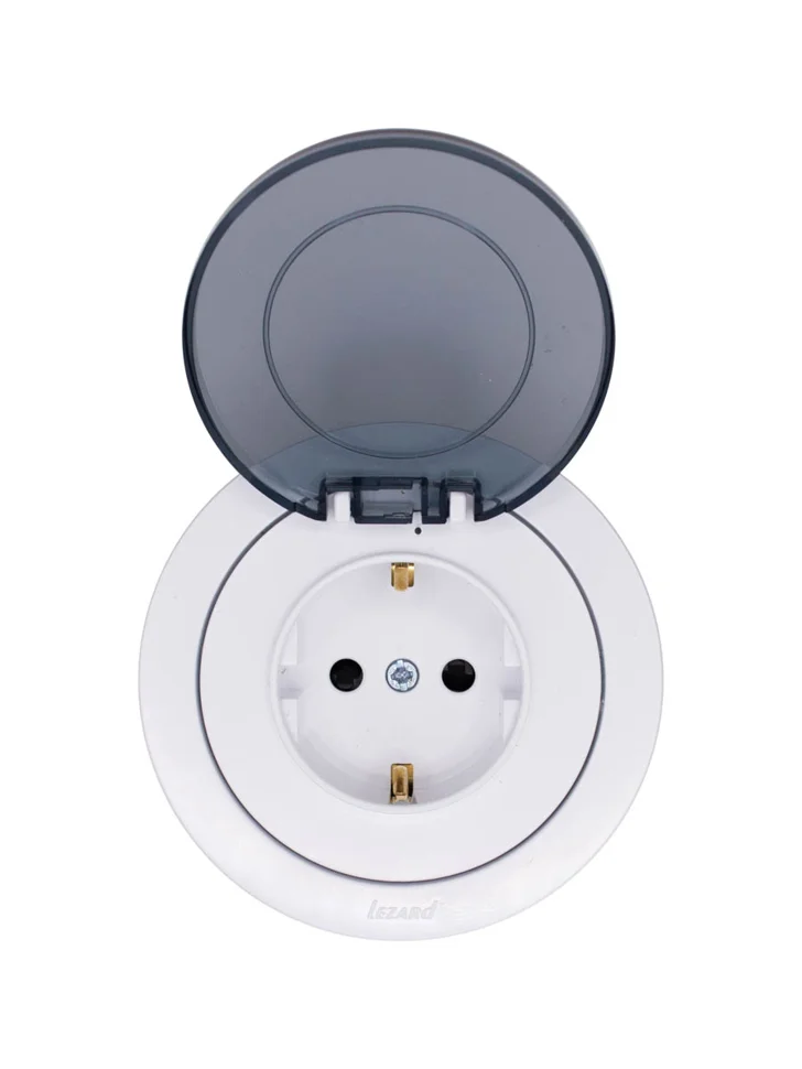 Розетка 1-местная СП Lezard OSEN с заземлением, с крышкой белая Розетка 1-местная СП Lezard OSEN с заземлением, с крышкой белая