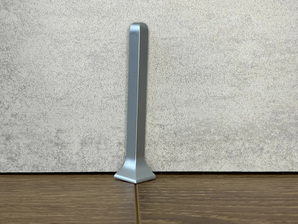 Угол наружный металл к плинтусу АРL 40 серебро матовое