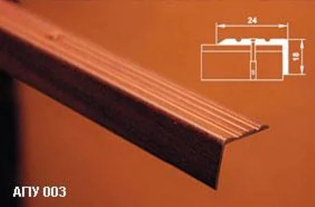Порог АПУ 003 алюминиевый 1350*24*18 мм угловой (28 клен)