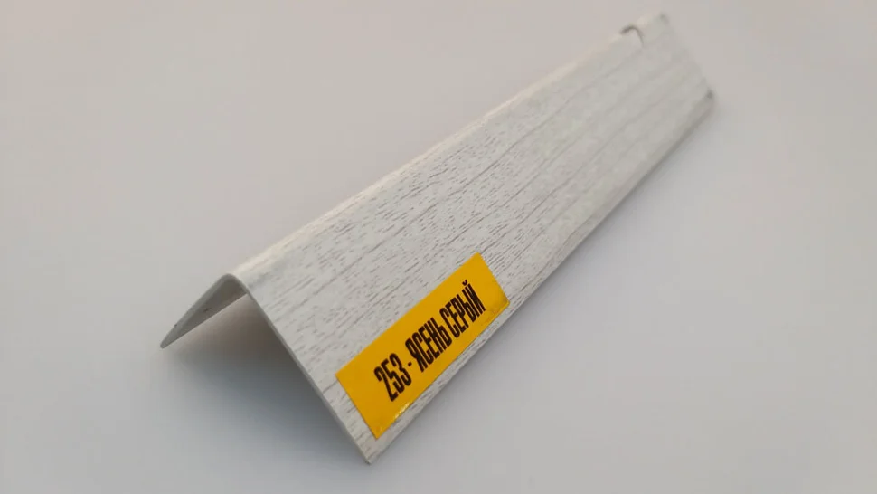 Угол ПВХ Идеал цветной текстурный 15*15, 2,7м Ясень серый 253