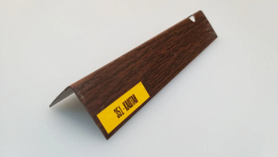 Угол ПВХ Идеал цветной текстурный 15*15, 2,7м Каштан 351