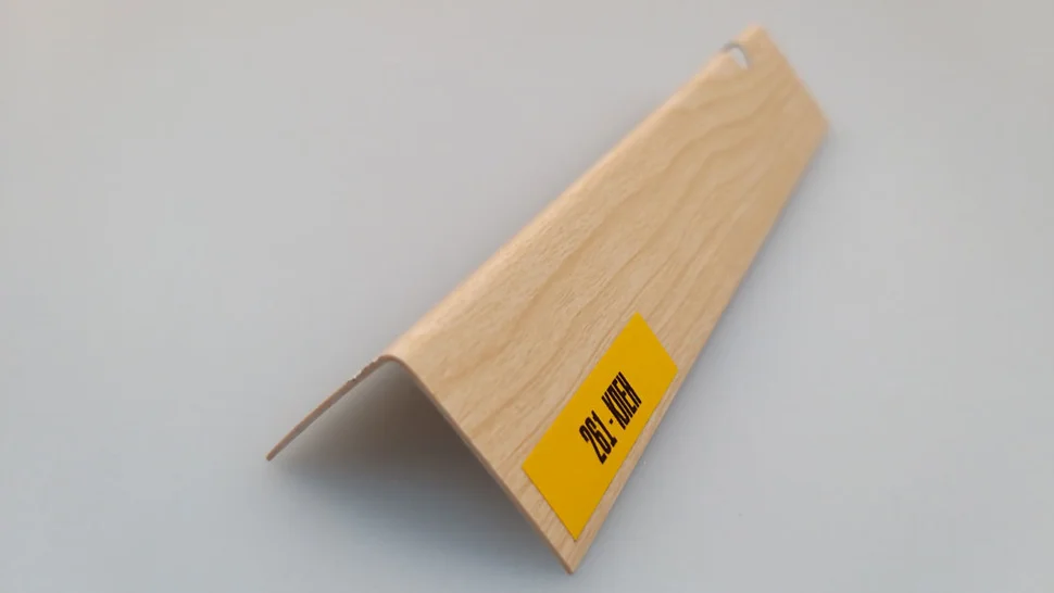 Угол ПВХ Идеал цветной текстурный 20*20, 2,7м Клен 261