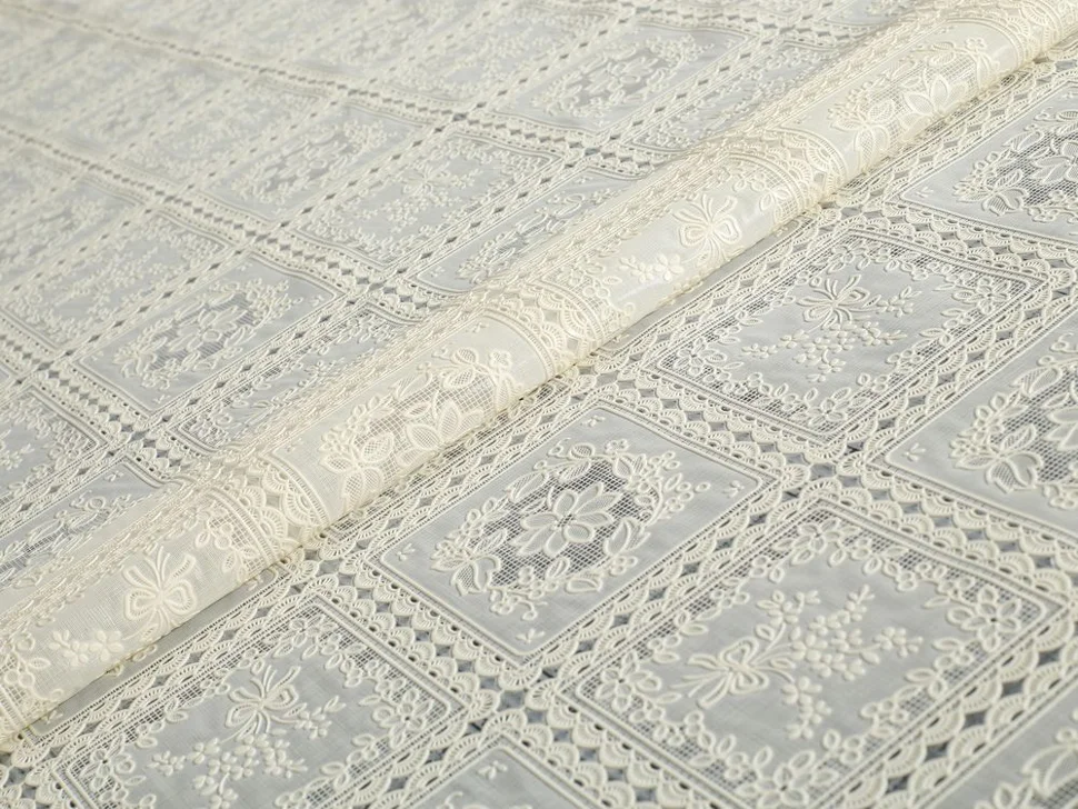 Клеенка ПВХ без основы ажурная 1,37*20м, мод. ТR-679 бежевая
