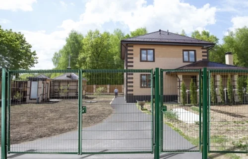 Ворота распашные 1,53*3,5м (заполнение - панель MEDIUM Lock диам. прутка 4мм ячейка 200х50мм), зеленый RAL 6005
