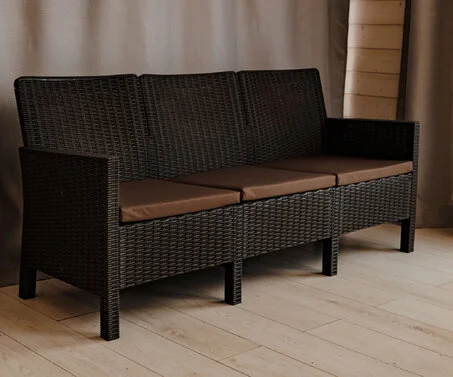 Диван трехместный садовый "СадКо" темно-коричневый, под ротанг с коричневой подушкой Диван трехместный садовый "СадКо" темно-коричневый, под ротанг с коричневой подушкой