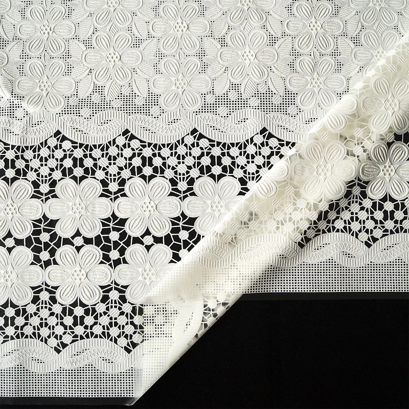 Клеенка столовая виниловая ЭЛЕГИЯ 1,35х22м 003-white