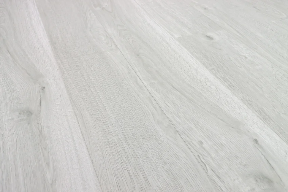 Ламинат виниловый водостойкий SPC CronaFloor 4V Wood 34 класс Дуб Серебристый 1200*180*4.0 мм (с фаской) Ламинат виниловый водостойкий SPC CronaFloor 4V Wood 34 класс Дуб Серебристый 1200*180*4.0 мм (с фаской)