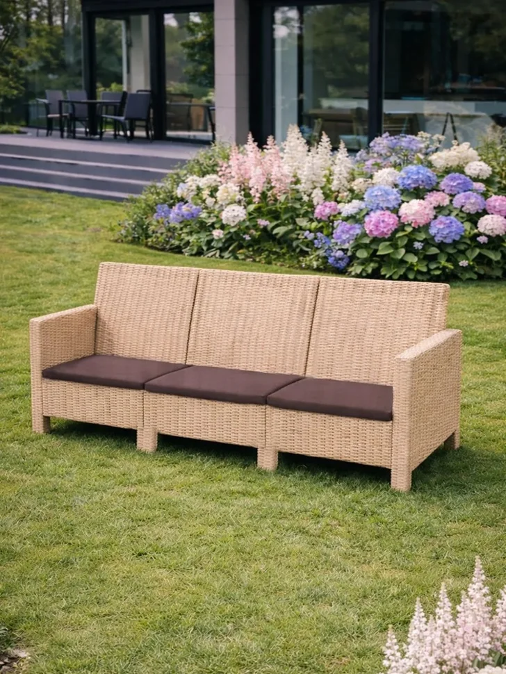 Диван трехместный садовый "СадКо" капучино, под ротанг с коричневыми подушками