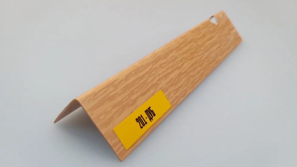 Угол ПВХ Идеал цветной текстурный 15*15, 2,7м Дуб 201 Угол ПВХ Идеал цветной текстурный 15*15, 2,7м Дуб 201