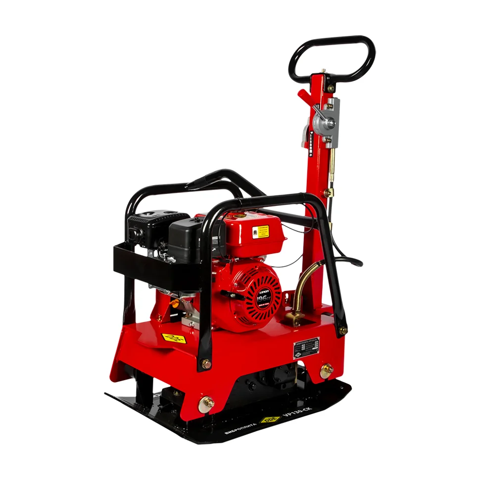 Виброплита DDE VP130-СK (дв. Loncin, 6,5 л.с., плита 630&#215;400 мм, до 350 кв. м/час, 135 кг, гл. упл. 50 см, колеса, реверс)