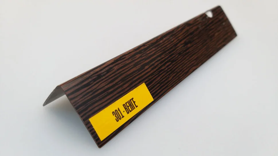 Угол ПВХ Идеал цветной текстурный 15*15, 2,7м Венге 301