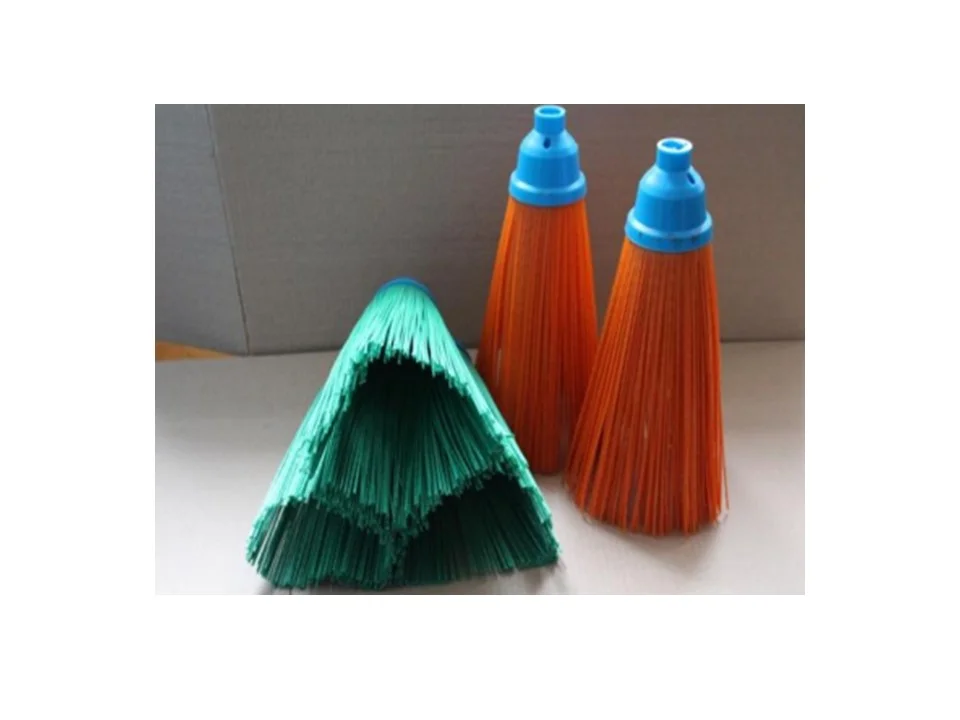 Метла круглая синтетическая "Помощница" без черенка Метла круглая синтетическая "Помощница" без черенка